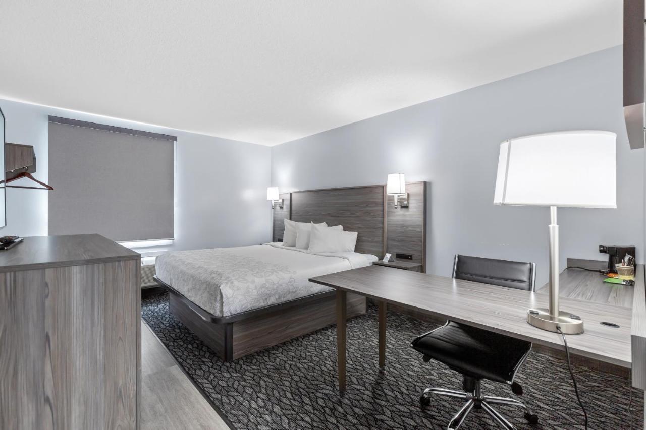 Emerald Hotel & Suites Calgary Airport Eksteriør bilde
