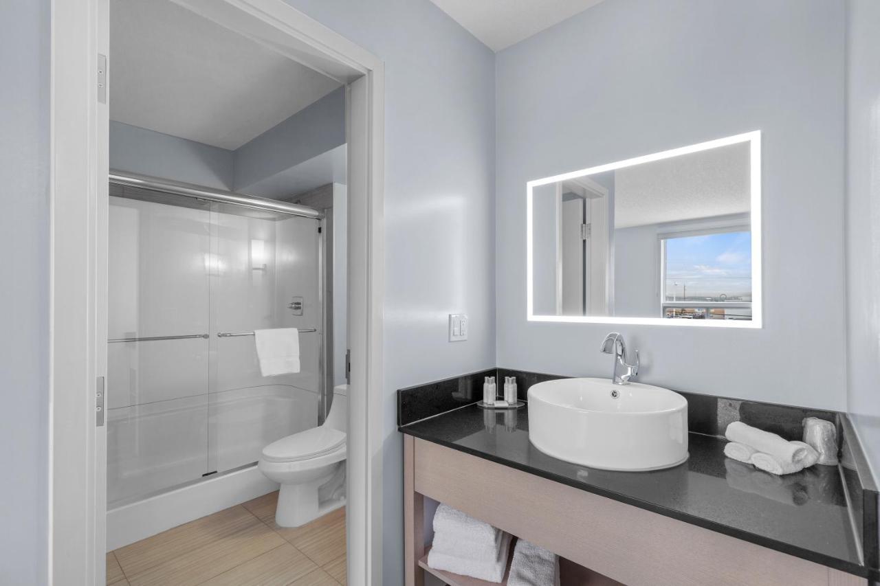 Emerald Hotel & Suites Calgary Airport Eksteriør bilde
