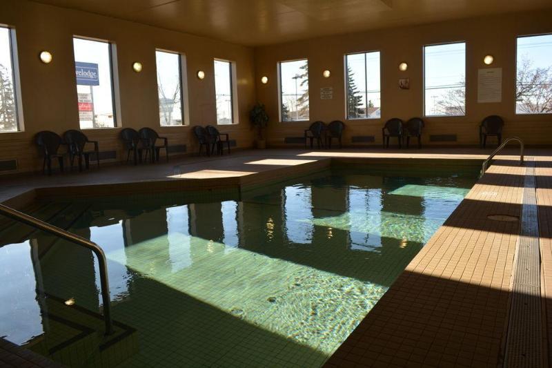 Emerald Hotel & Suites Calgary Airport Eksteriør bilde
